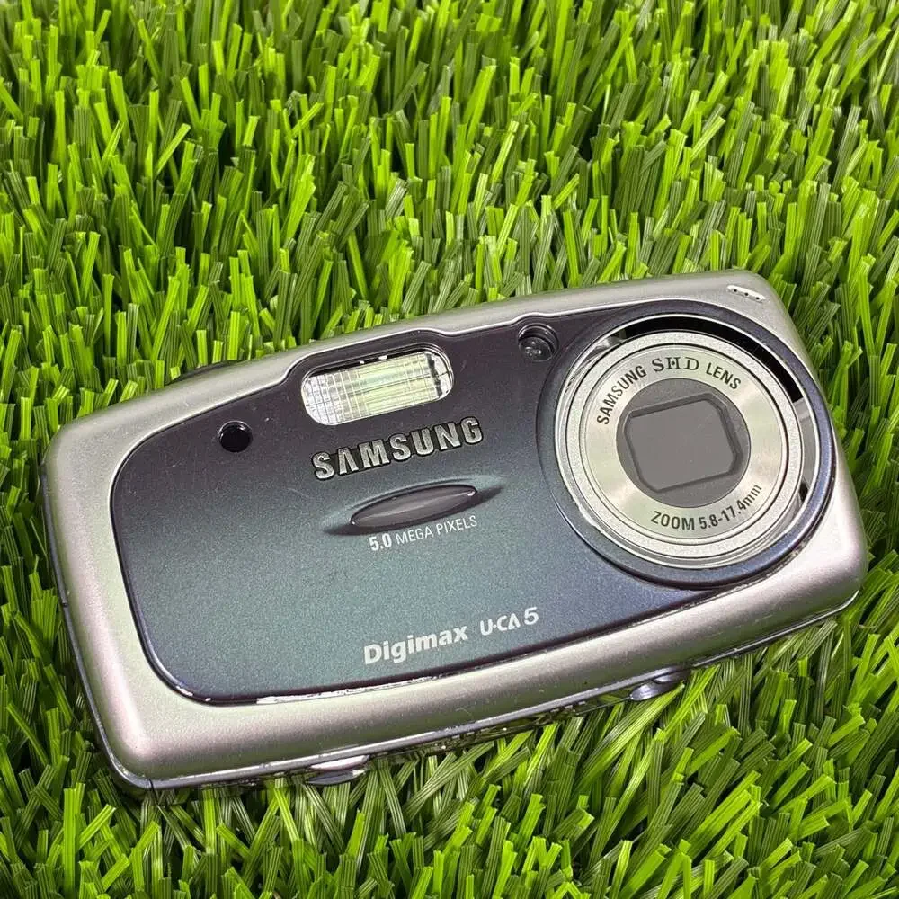 Samsung Digimax U-CA5 5.0 Megapixel Digital Camera with Kastar Battery, Charger,